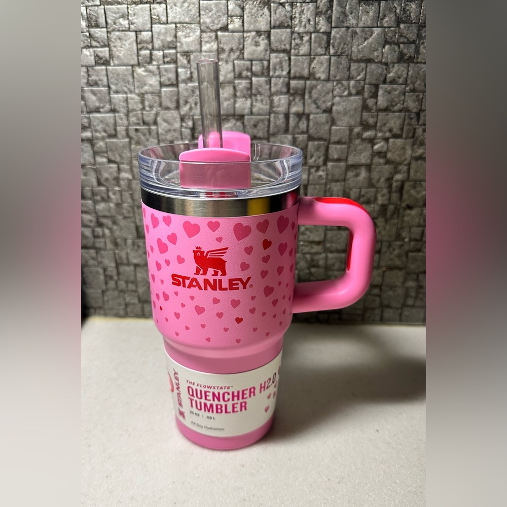 NWT STANLEY PINK SWEET HEARTS 20 OZ VALENTINE’S DAY QUENCHER - SHIPS SAME DAY!!